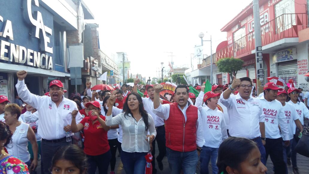 Seffh Ramírez Pérez (@seffh) on Twitter photo En #Tehuacán <a href="/SoyBlancaAlcala/">Blanca Alcalá</a> recibe APOYO CETEMISTA con nuestro Líder <a href="/leobardosoto/">Leobardo Soto</a> #CTM con el PRI!!!! En #Tehuacán <a href="/SoyBlancaAlcala/">Blanca Alcalá</a> recibe APOYO CETEMISTA con nuestro Líder <a href="/leobardosoto/">Leobardo Soto</a> #CTM con el PRI!!!!