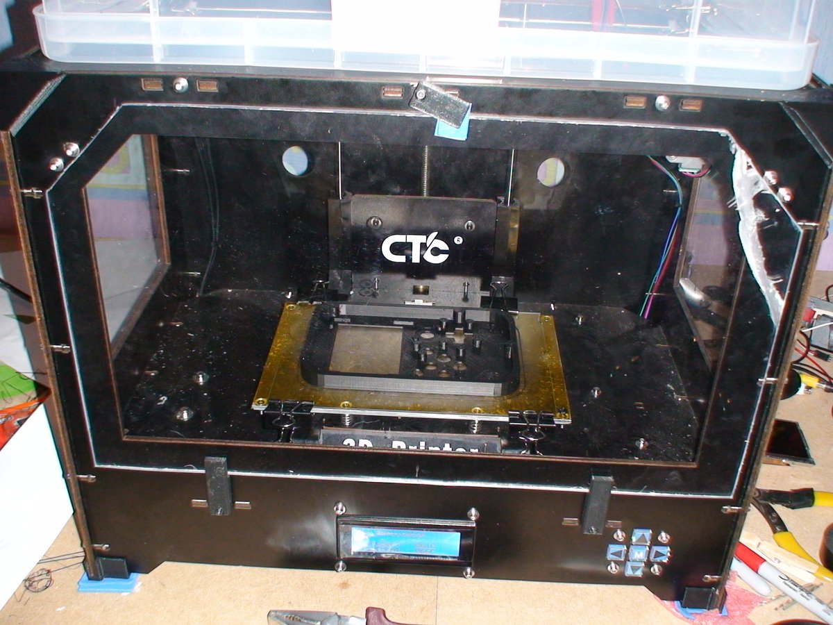 ElectroModder's tweet image. After trying many different temperatures, speeds, settings and glues... I seem to have finally printed something!