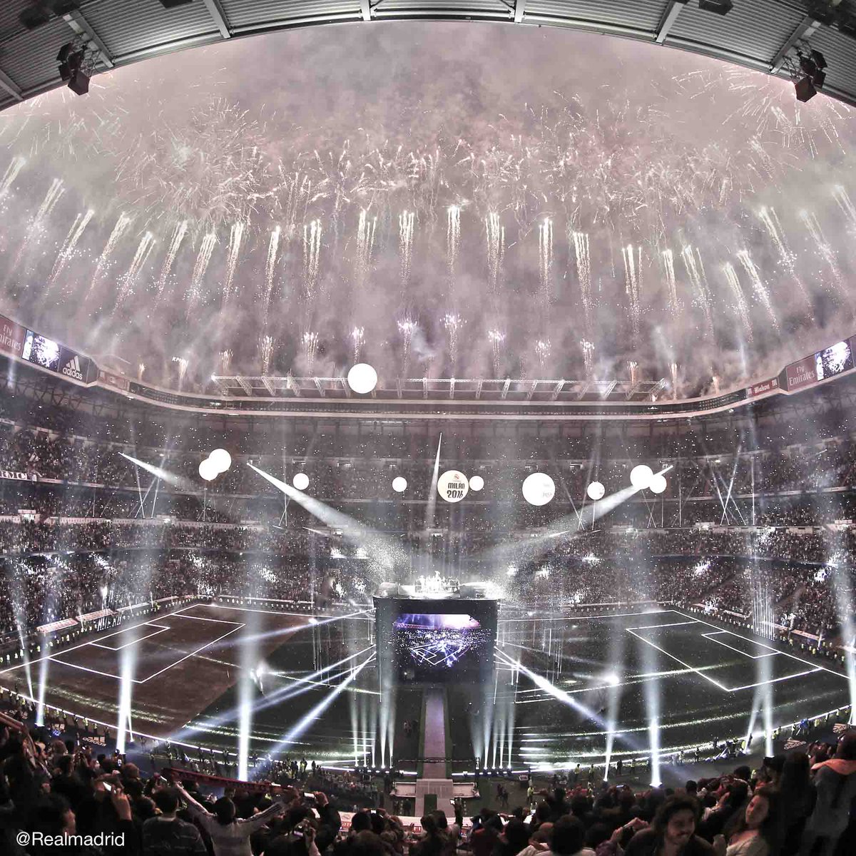 realmadriden's tweet photo. 🎊🎆🏆🙌 #LaUndecima

What a night at the Bernabéu!

#HalaMadrid https://t.co/f7BKnbQzTX