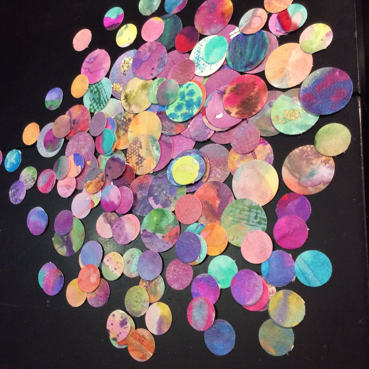 teamdiabetes11's tweet photo. I can't bear to waste beautiful things - art from the scraps - ink and watercolour #tlac2016 Gorgeous "garbage" https://t.co/UcA04Oamdt