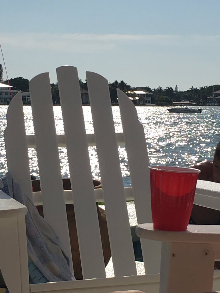 AlbanoMichaelJ's tweet photo. Great day on the H20 in SRQ! #givingthanks #friends #family #boats #enjoyingthemoment https://t.co/ToyDpFiDG0