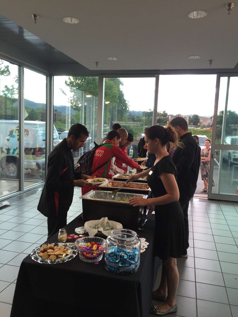 PossoSports's tweet image. #BolderBoulder10k Elite athlete dinner tonight at Gebhardt BMW. Fast athletes. Fast cars!