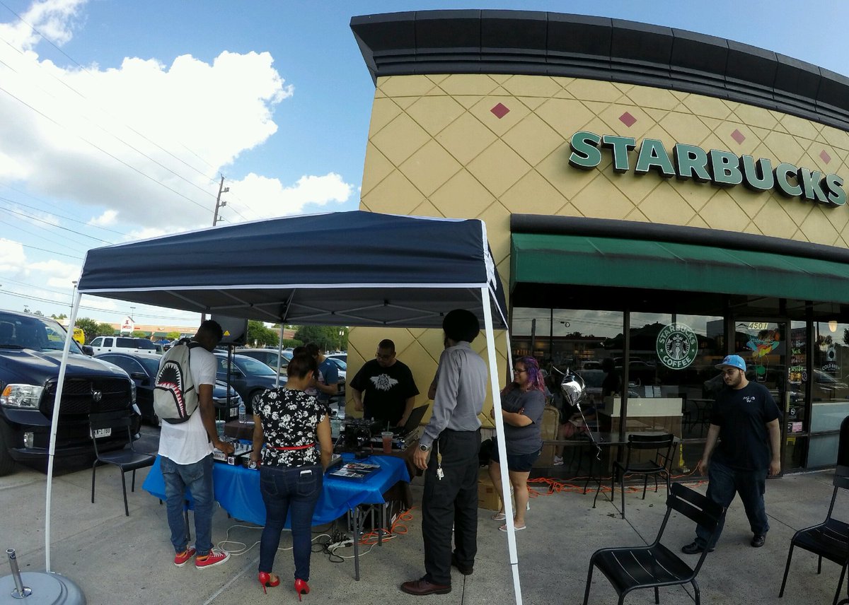ARTofSKRATCH's tweet photo. #skratch101 #FTk #HTX @Starbucks
@DJREADI @DjHypnotize @thatkidnamedcee pic via #skratchdaily #culture
Rt https://t.co/KBzxHXw6A5