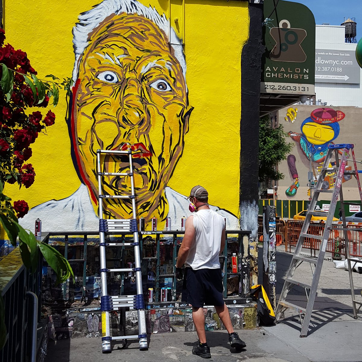 queenschickie's tweet photo. @Fumeroism killing it in Soho. #fumeroizing #nyc #streetart #grafstract @MadeInManchestr @globalgraff @NYCONLY https://t.co/pcxWzfZpum