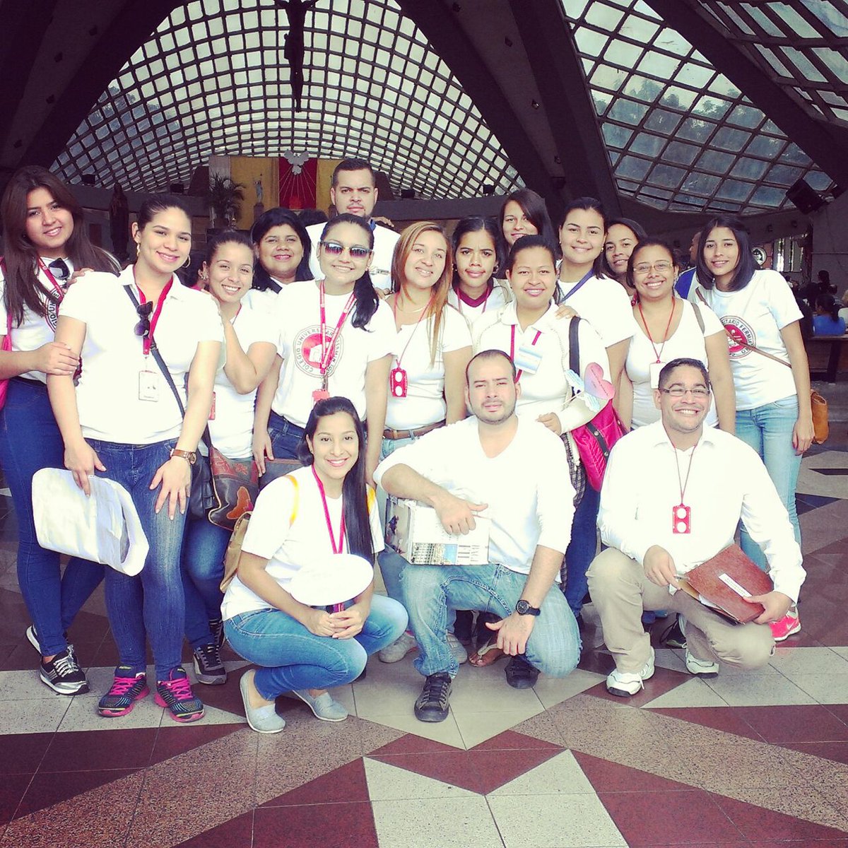 roberlucena's tweet photo. Esto fue hoy en la Catedral de Barquisimeto #ServicioComunitario #UnidosParaServir #LaraProgresista #CUFT #RRHH https://t.co/ERvCo1XU3V