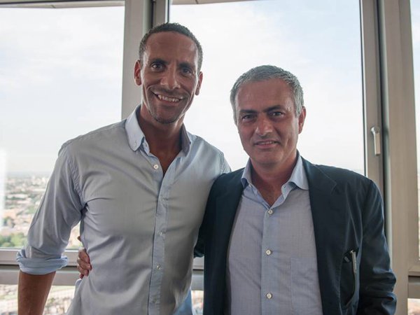 manchreds's tweet photo. [Mirror] Jose Mourinho ingin mendatangkan Rio Ferdinand sebagai bagian dari staff kepelatihannya. #mufc https://t.co/ViC1FElvF2