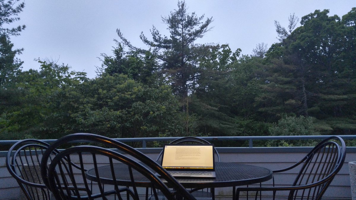 Found a new temporary #outdoors #office  #Writing #EnPleinAir at #Babson's #ExecutiveEducation Center <a href="/MeetAtBabson/">Babson Exec Conf Ctr</a>