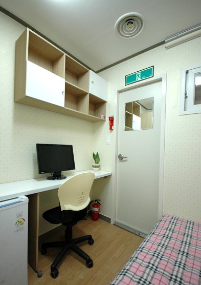 분당1권역 네트워크팀(도촌종합사회복지관)에서는 주거지가 없어 찜질방에서 생활하던 대상자에게 고시원비를 지원하였습니다. 대상자가 너무 만족해 하였으며 차후 주거지 마련을 위해 서비스 지원 예정입니다.