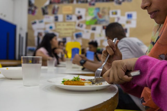 DiariEducacio's tweet photo. El País Valencià vol productes ecològics als menús escolars per combatre l’obesitat https://t.co/521u6fYtP9 https://t.co/u4QkPatkva