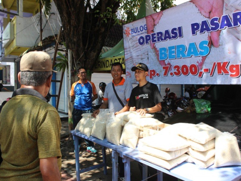 pasarkupedia's tweet photo. ini adalah salah satu contoh operasi pasar, #pasarpedia https://t.co/xuSjs46iTD