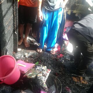 LanduRescue's tweet photo. Kebakaran di Murung Pasar Martapura Kab.Banjar, api sudah dapat diatasi menghanguskan bagian kamar dan dapur https://t.co/vAcYEdg3i2