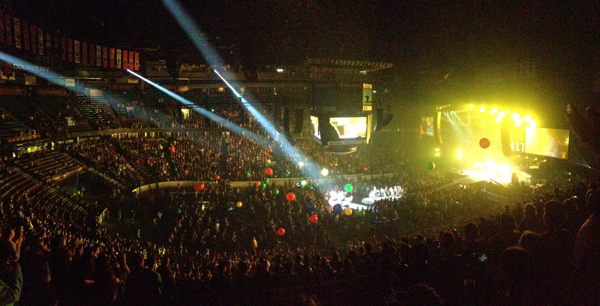 daveoverholt's tweet photo. Loved the giant balloons from the roof to close out @YCAlberta https://t.co/7NaxItwya2
