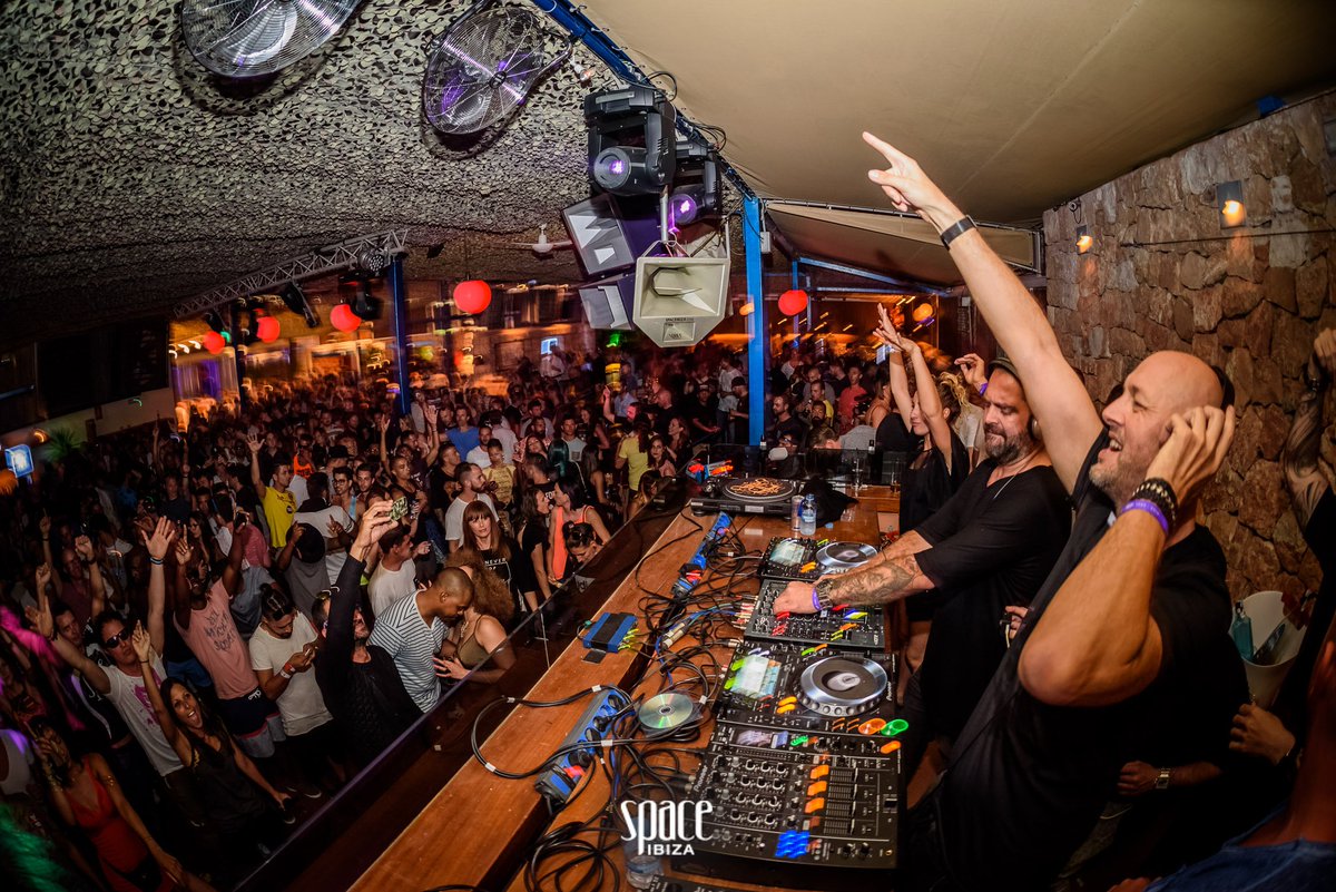 SpaceIbiza's tweet photo. #SpaceOpeningFiesta in pictures
See more pics here: https://t.co/H2Lv2eQ5jT
#27SpaceIbiza https://t.co/fJKVCWR4Wc