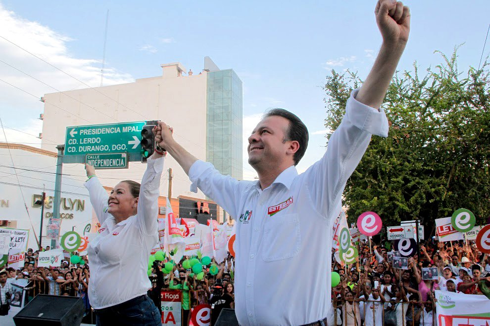 MilenioLaguna's tweet photo. Esteban acompaña a Lety en cierre de campaña
https://t.co/YSaSIXeNz0 https://t.co/8IfprGQjui