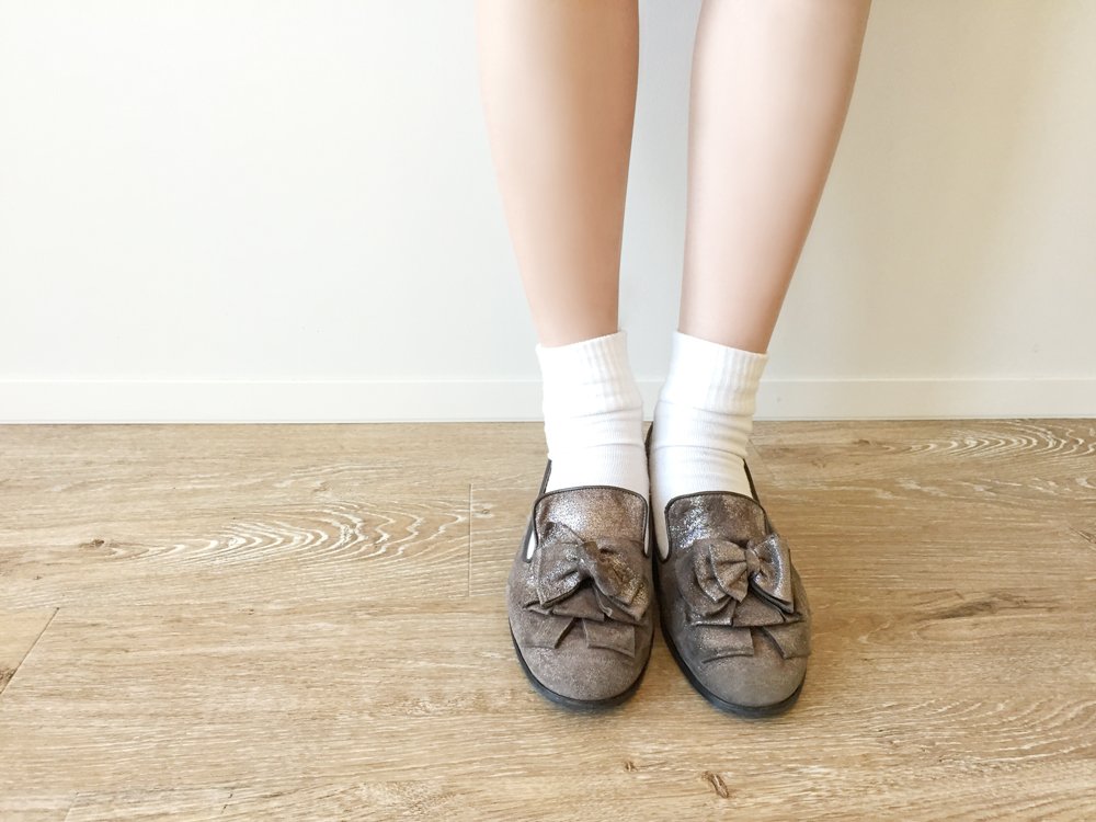 チュチュアンナ Twitterren ワンピースにぺたんこパンプスを合わせる時は 白ソックスが 涼しい季節に合うレトロガーリーなスタイルに 社内散歩