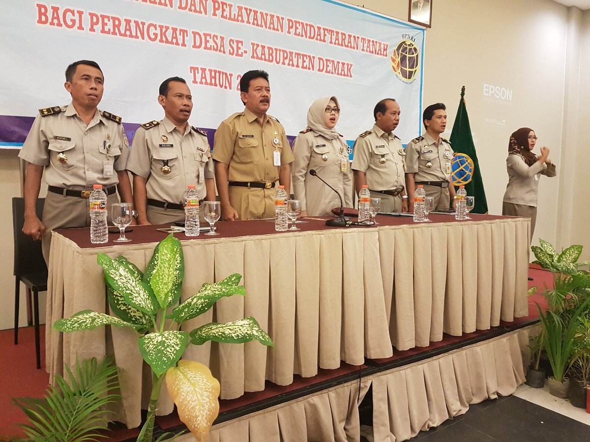 atrbpn_demak's tweet photo. Sosialisasi Peraturan&amp;Pelayanan  Pendaftaran Tanah bg perangkat desa se Kab. Demak @SuhitarasmiDyah @TheOfficialFMB https://t.co/DE53MCykJp
