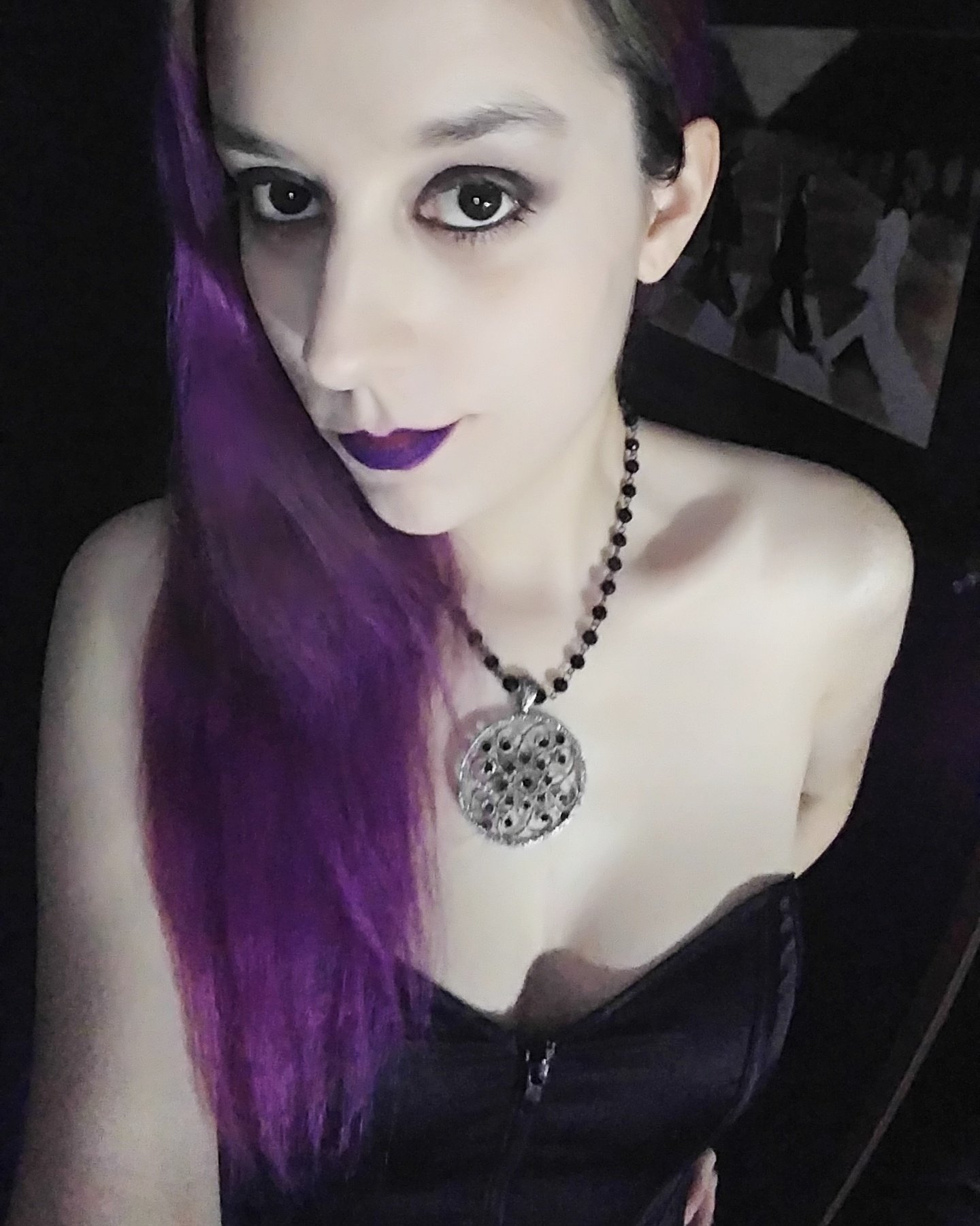 Bow down to perfection
#domme #goth #goddess #femdom #findom #purplehair #goth #sexy https://t.co/aw