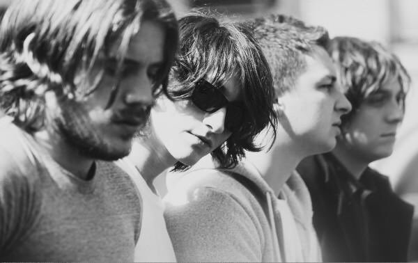 HeavyGuitar3's tweet photo. Alex Turner crea Artic Monkeys en 2002 mientras estudiaba en Stocksbridge High School. https://t.co/F54JUOyYYl