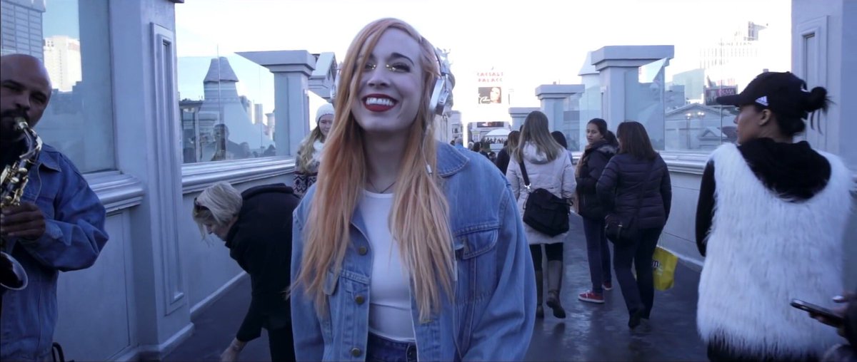 SizzySmiling tweet picture
