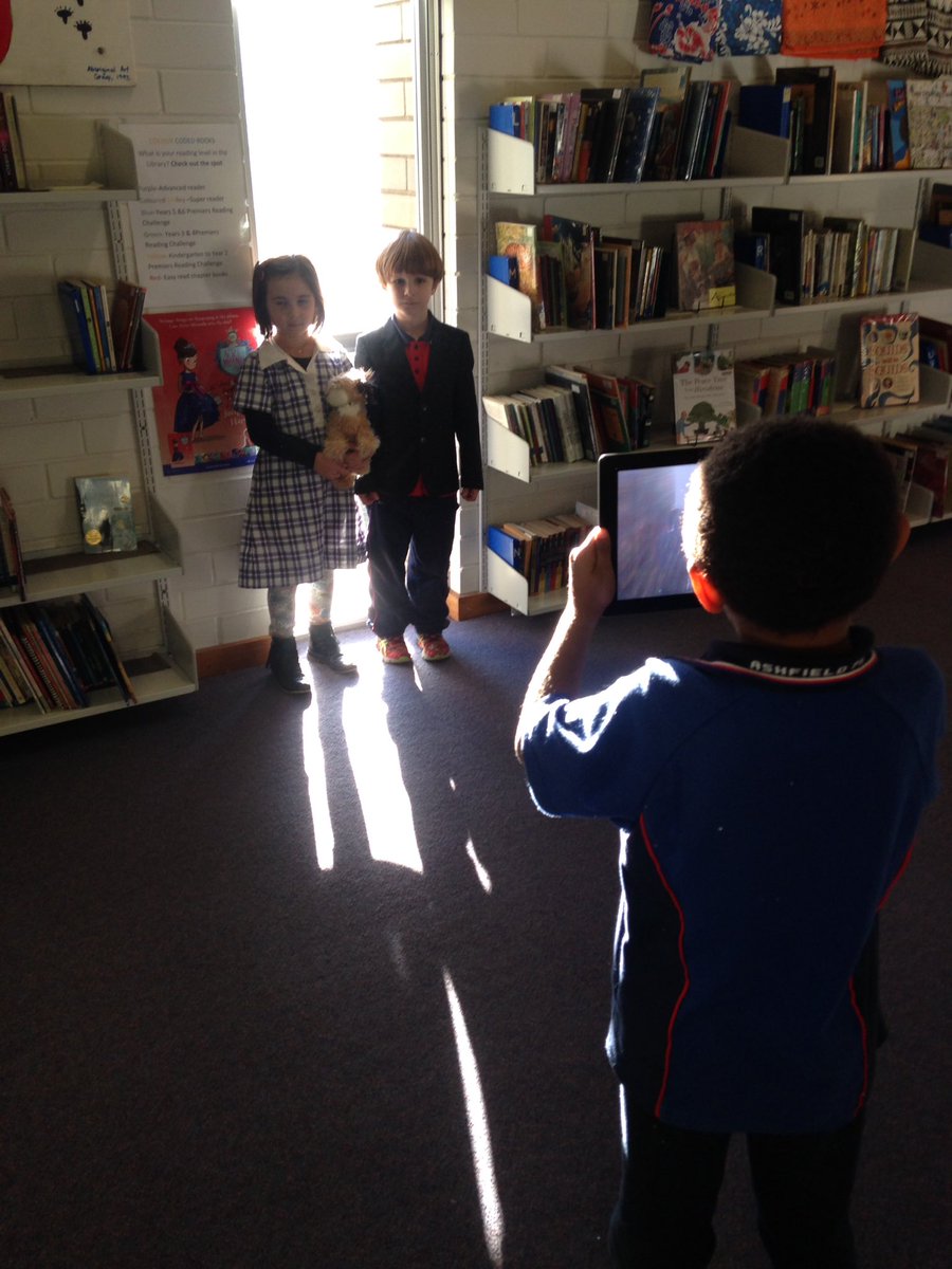 ms_atkin's tweet photo. Filming our movies in green screen 📽 https://t.co/qiiHezCPHp