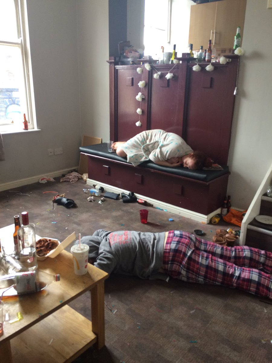 maybe_apricots's tweet photo. Yesterday morning - the aftermath https://t.co/p6FU0jynHc