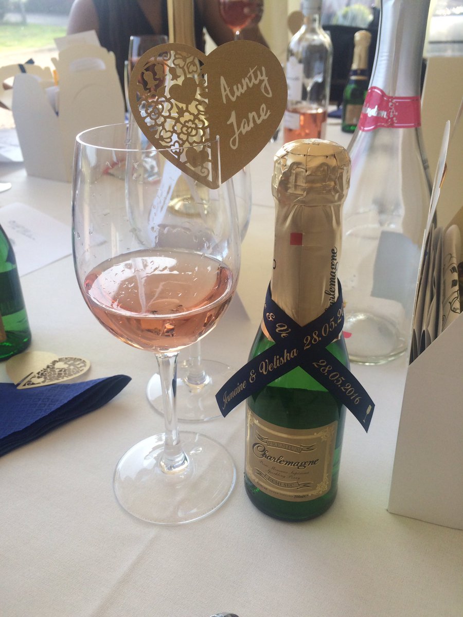 MissJR73's tweet photo. @JermaineLynch #Wedding flo, #happy day #godwasinthehouse https://t.co/NTP5ucCOIh