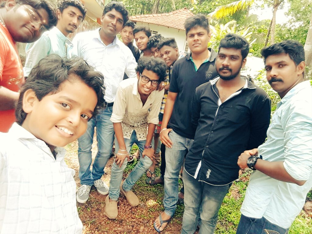 anaz_sunu's tweet photo. #master #gourav and #Kolumittayi #crew https://t.co/SbASnC9XMX