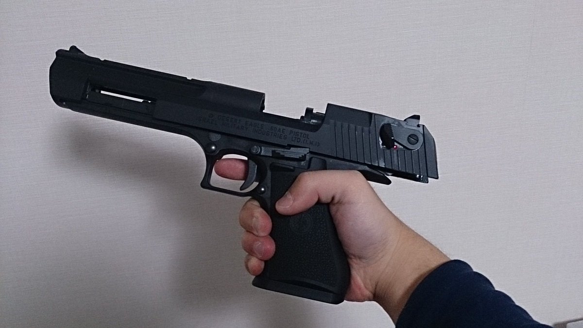 ひかげ オートマチック拳銃は弾がなくなるとスライドストップするんだけど たまにスライドストップしてない銃をガチガチやって くそっ 弾切れか ってなってる漫画あるよね ひかげ オートマチック拳銃は弾がなくなるとスライドストップするんだけど たまにスライドストップしてない銃をガチガチやって くそっ 弾切れか ってなってる漫画あるよね