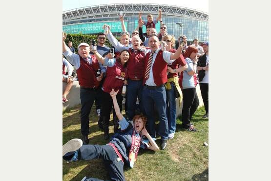 footymadluke123's tweet photo. Take me back to this day can't believe it's a year ago. #AVFC #UTV #FACupFinal2015 https://t.co/m93KROeYyr