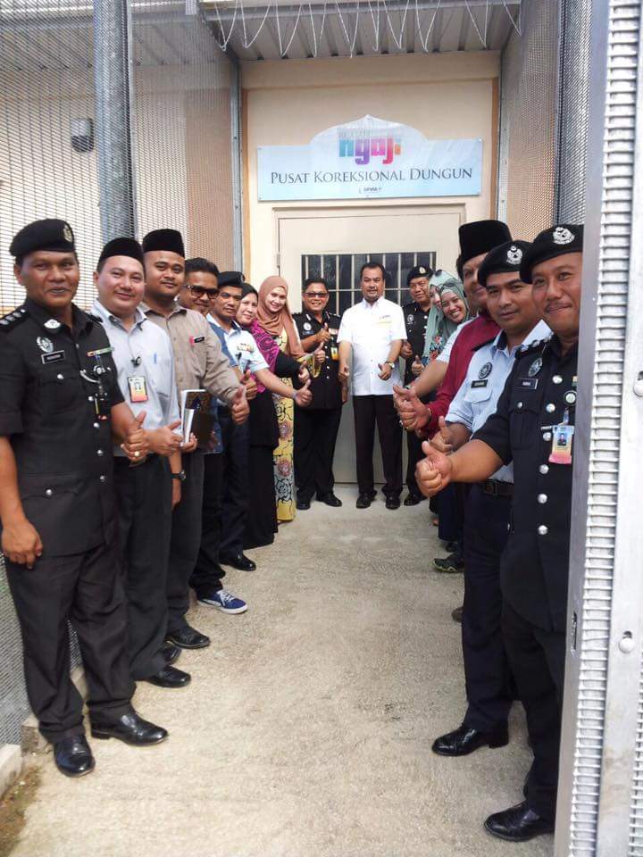 PKDungun's tweet photo. Penyerahan #RumahNgaji @PKDungun @Karangkraf @penjaramalaysia @alnassif @KPPenjara @KDNPUTRAJAYA @Zahid_Hamidi https://t.co/Pl3YFx4r7X