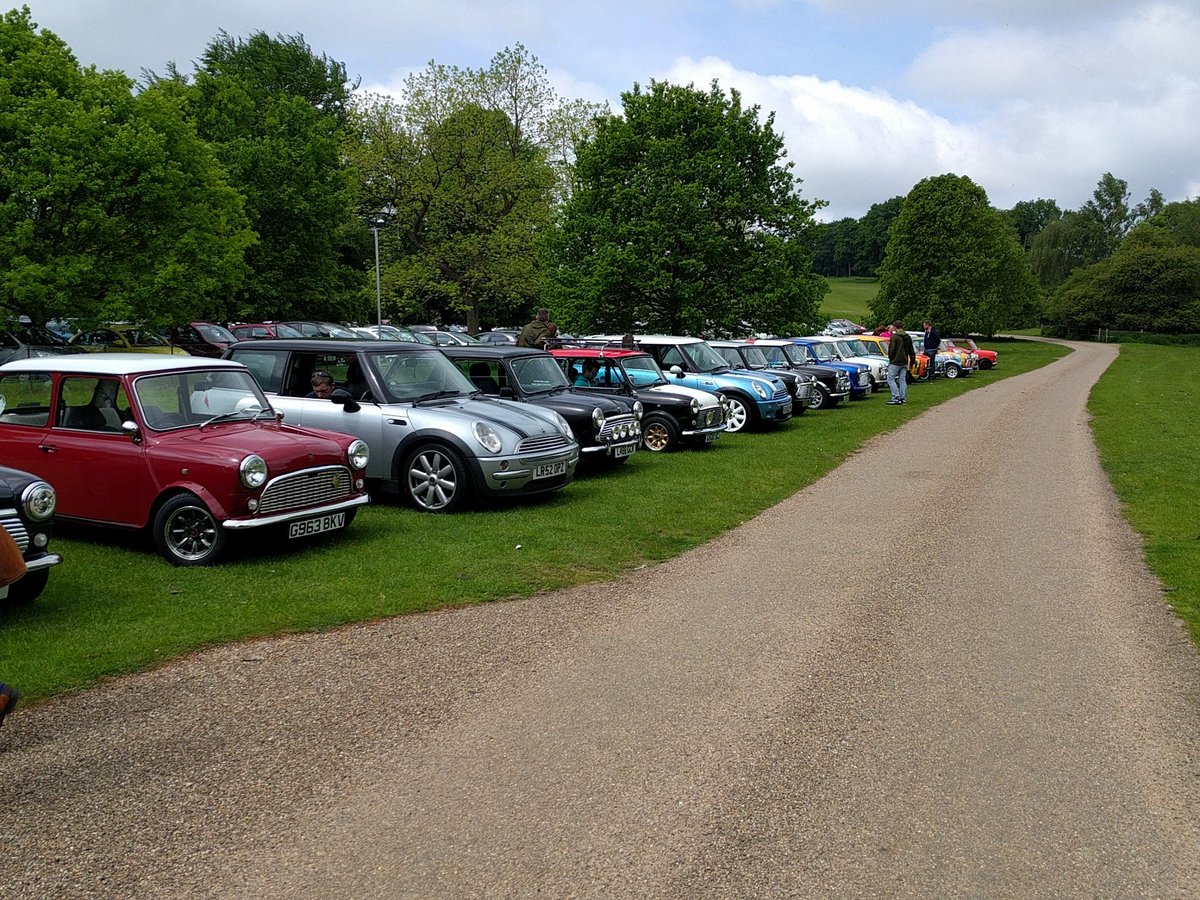 SolihullMini's tweet image. Lots of minis on display at Keddleston Hall🚗