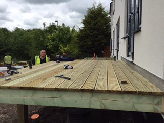 positivehomes's tweet image. Wonderful job by @BESTBuildUK on the decking at Prospect Road, Chesterfield. Handrails and steps next week!