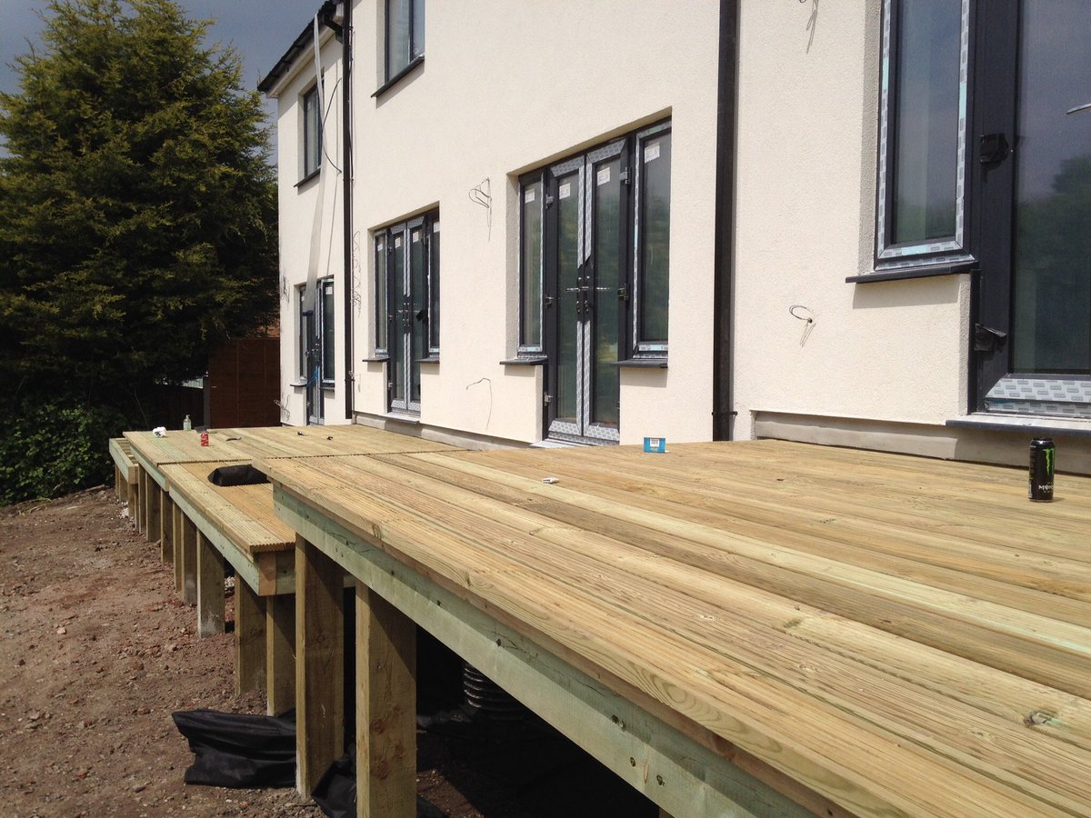 positivehomes's tweet image. Wonderful job by @BESTBuildUK on the decking at Prospect Road, Chesterfield. Handrails and steps next week!