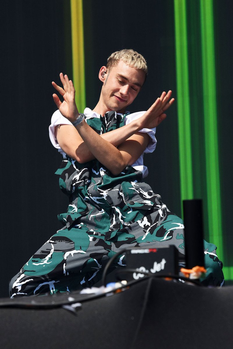 yearsndyearsITA's tweet photo. Olly ieri durante la performance al #R1BigWeekend ✨ https://t.co/IyndoxhORD