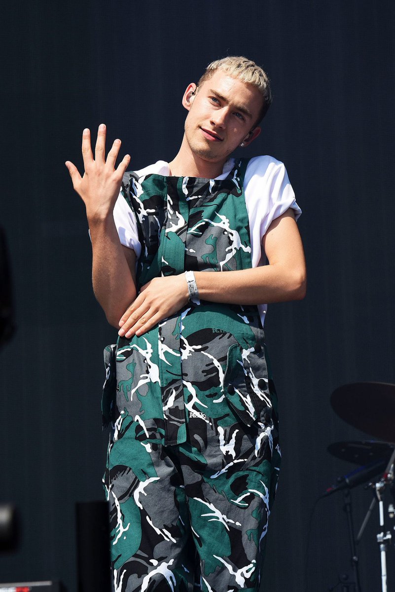 yearsndyearsITA's tweet photo. Olly ieri durante la performance al #R1BigWeekend ✨ https://t.co/IyndoxhORD