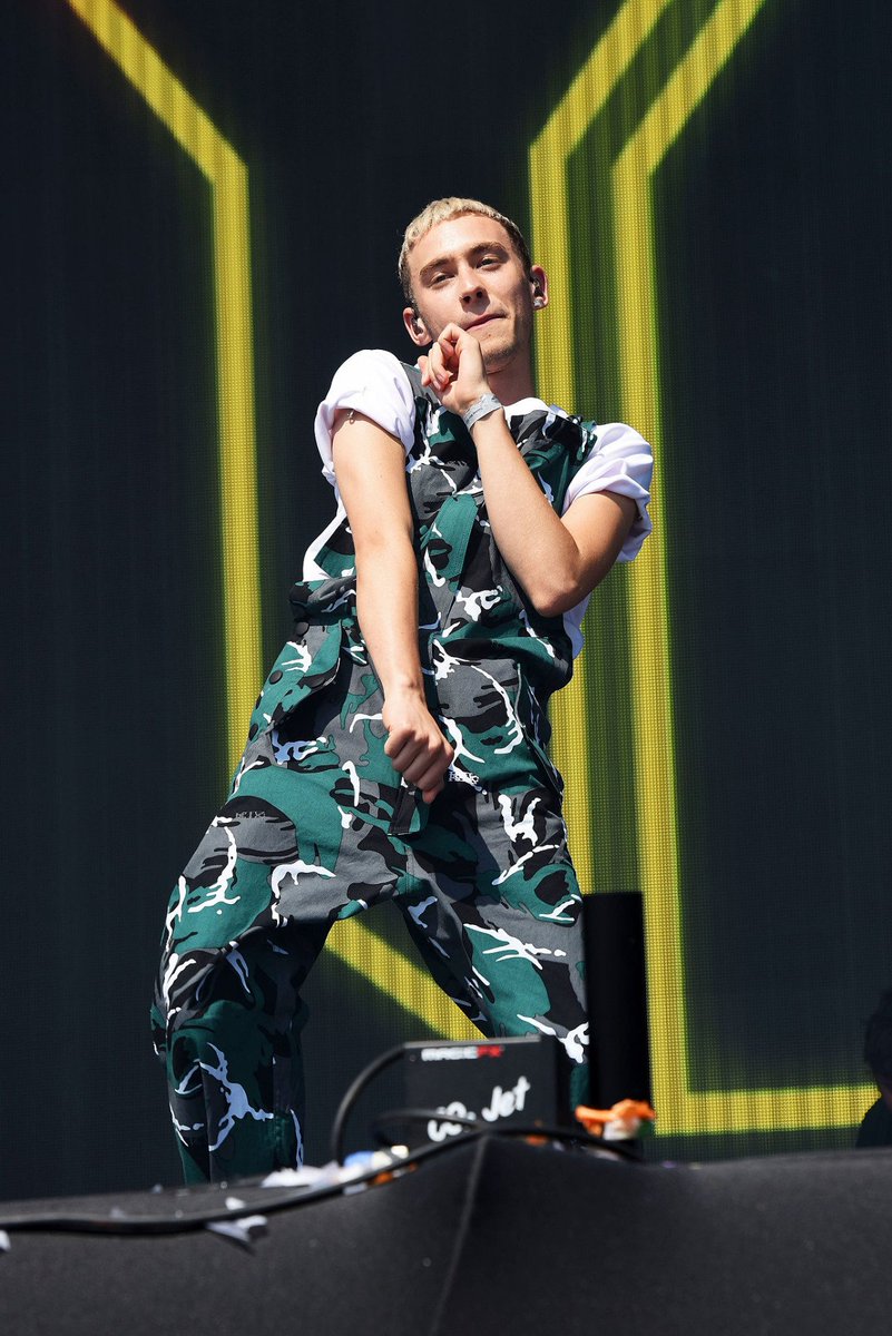 yearsndyearsITA's tweet photo. Olly ieri durante la performance al #R1BigWeekend ✨ https://t.co/IyndoxhORD