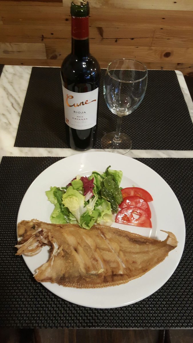 ZeppelinTorre's tweet photo. Estos son nuestros riquísimos platos del día que añadiremos al menú hoy.
-Pimientos rellenos.
-Gallo rebozado. https://t.co/bX6HhfYA6T