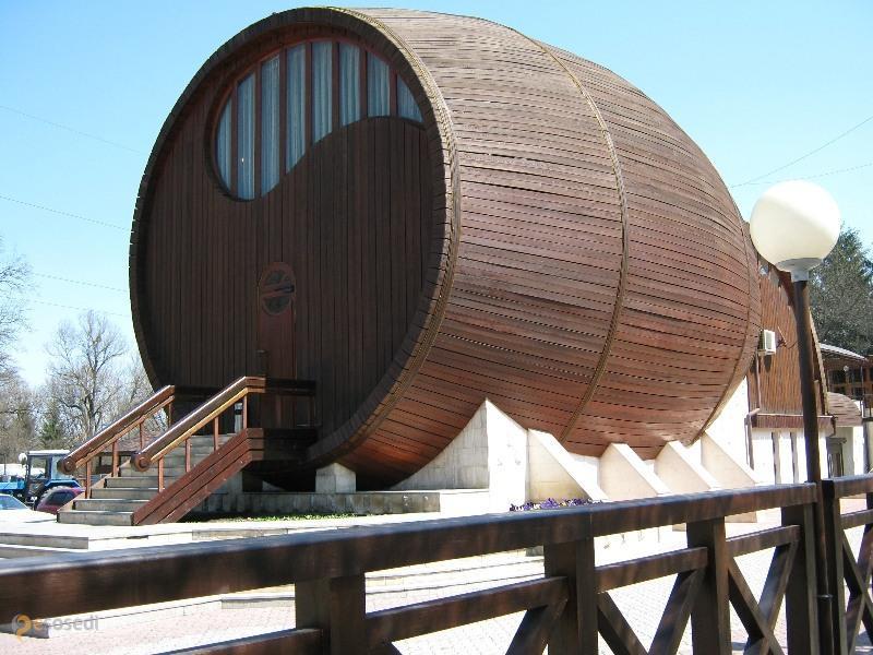 Город где в бочке. Деревянная бочка. Город где в бочке. Бочки для хранения вина. Город где в бочке.