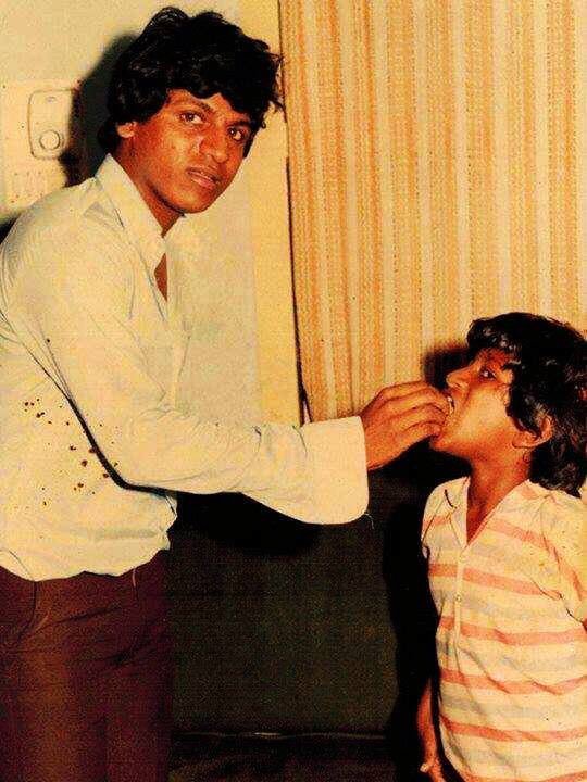 ShivRajGlobalFC's tweet photo. A Rare picture of #Shivanna celebrating #Appu's Birthday !!
 @ShivuaDDa @Power_Star007 @AppuAdda @AppuFC  @AppuFC1 https://t.co/Sjr8006bC1