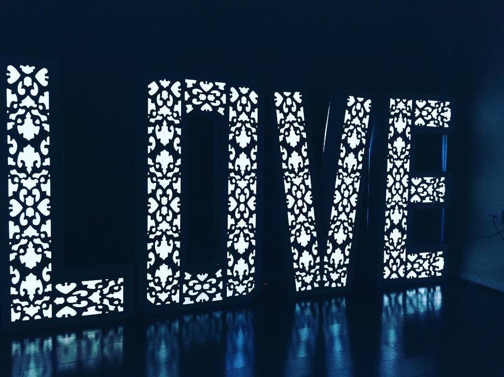 FableStudioCo's tweet photo. A bright LOVE from fable studio co. #fablestudioco #love #lovesign #indoor #light #ledligh… https://t.co/wEjyeJ99JJ https://t.co/mJBZpD25nQ