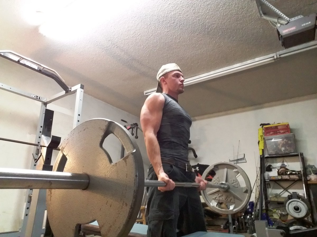 BlakeSmither's tweet photo. Killing arms this morning #powerbuilding #fitness #passion https://t.co/ZCV0nGE7gP