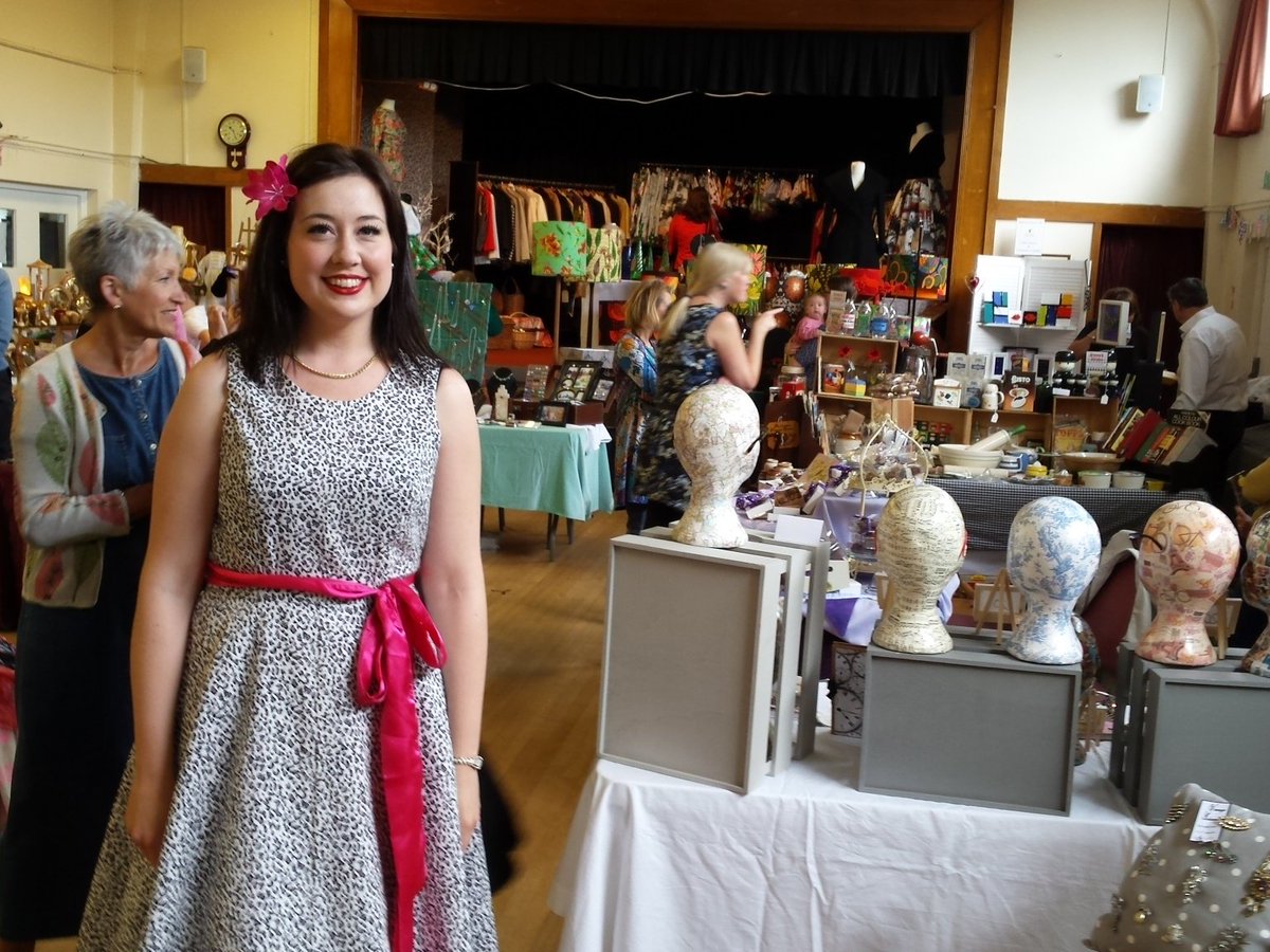 Vintassion's tweet photo. @HelsBellesB Fab #Vintage &amp; #Craft #Tetbury is in full swing > https://t.co/qHsjfYKtj5 https://t.co/lKwutL0IcZ