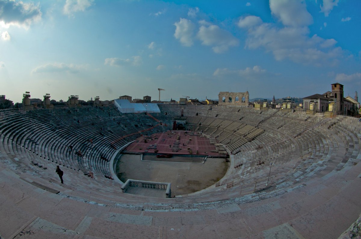 VagamundosViaje's tweet photo. Recordamos la arena de #Verona, un escenario increíble para conciertos y festivales  https://t.co/HW97fscmDq #Italia https://t.co/EMYzEwNmAe