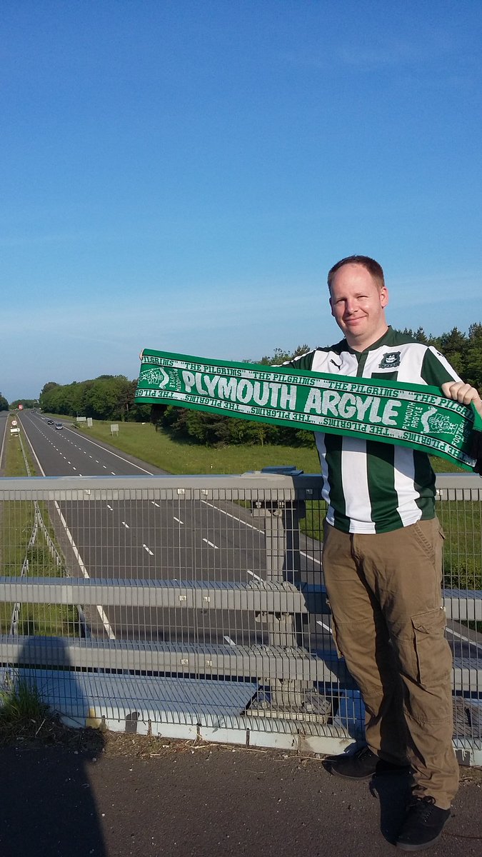 bexymc27's tweet photo. waving the greens off at deep lane! @Only1Argyle @HeraldPAFC @PlymouthHerald https://t.co/ZkknONNCxN