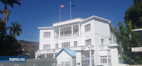 Limportant_fr's tweet photo. Île Maurice: des coups de feu tirés en direction de l'ambassade de France  @Maurice_fra https://t.co/XOGmNpGnJY https://t.co/0asIT5i6De
