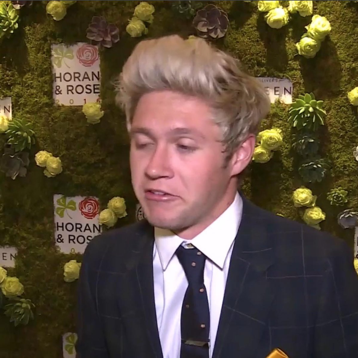 mtvnl's tweet photo. Monday feelings. 🔁 @Louis_Tomlinson 😂😂 #OhNoNiall #Directioners https://t.co/mNEooGaN41