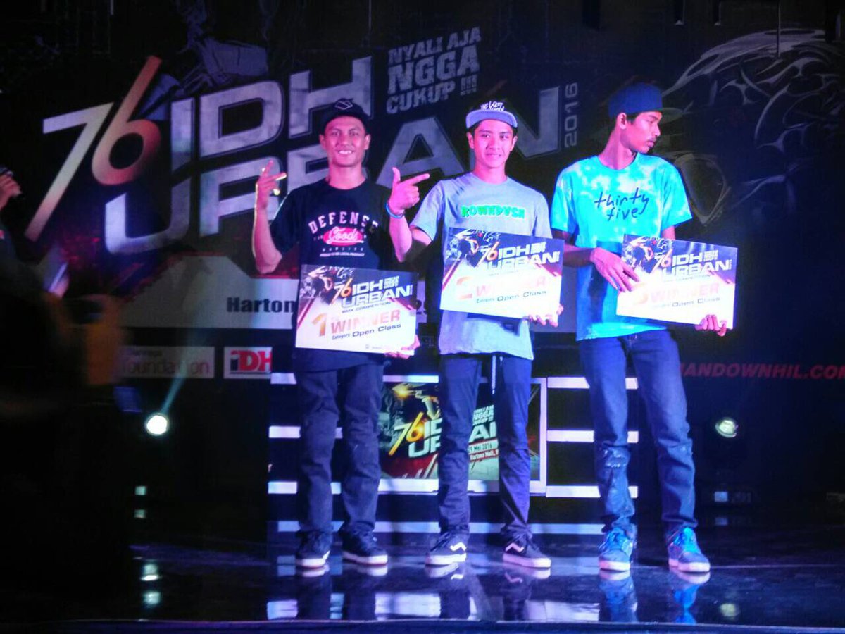 errbmx_'s tweet photo. puji tuhan juara 2rd makasih banyak buat supportnya @ROWNDIVISION competition bmx street downmall2016 hartonomall https://t.co/cVleVioKyl