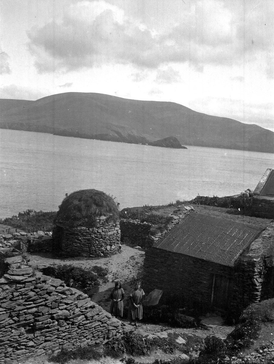UCDDigital's tweet photo. Images of traditional &amp; archaic Irish dwellings/houses @bealoideasucd https://t.co/bIzdbqVAgl @UCDLibrary #Ireland https://t.co/Jrn9eOUnmq
