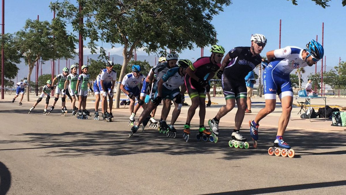 #Malaga2020 en el II Trofeo de <a href="/cdpatinalmeria/">C.D. Patinalmeria</a>. 10km divertidos con viento muchos cortes del grupo y caidas