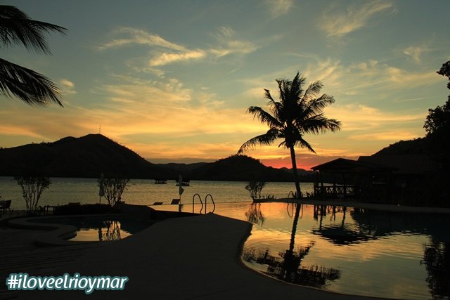 elrioymar's tweet photo. #silhouette #iloveelrioymar #visitPH #itsmorefuninthephilippines #visitcoron #sunset https://t.co/ddSNU86n5p